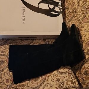 Nine West Suede boot.(10)